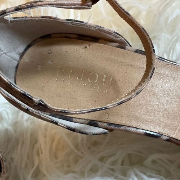 WILDLIFE PRINT HEELS WITH ANKLE STRAPS IN SIZE 6 by BIJOU - Picture 4 of 10